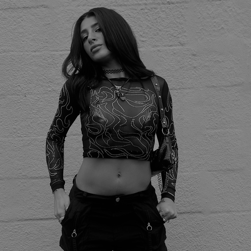 Hi! Names Sahar 🌙 I love fashion and reselling my styles! Send me offers! ♥️